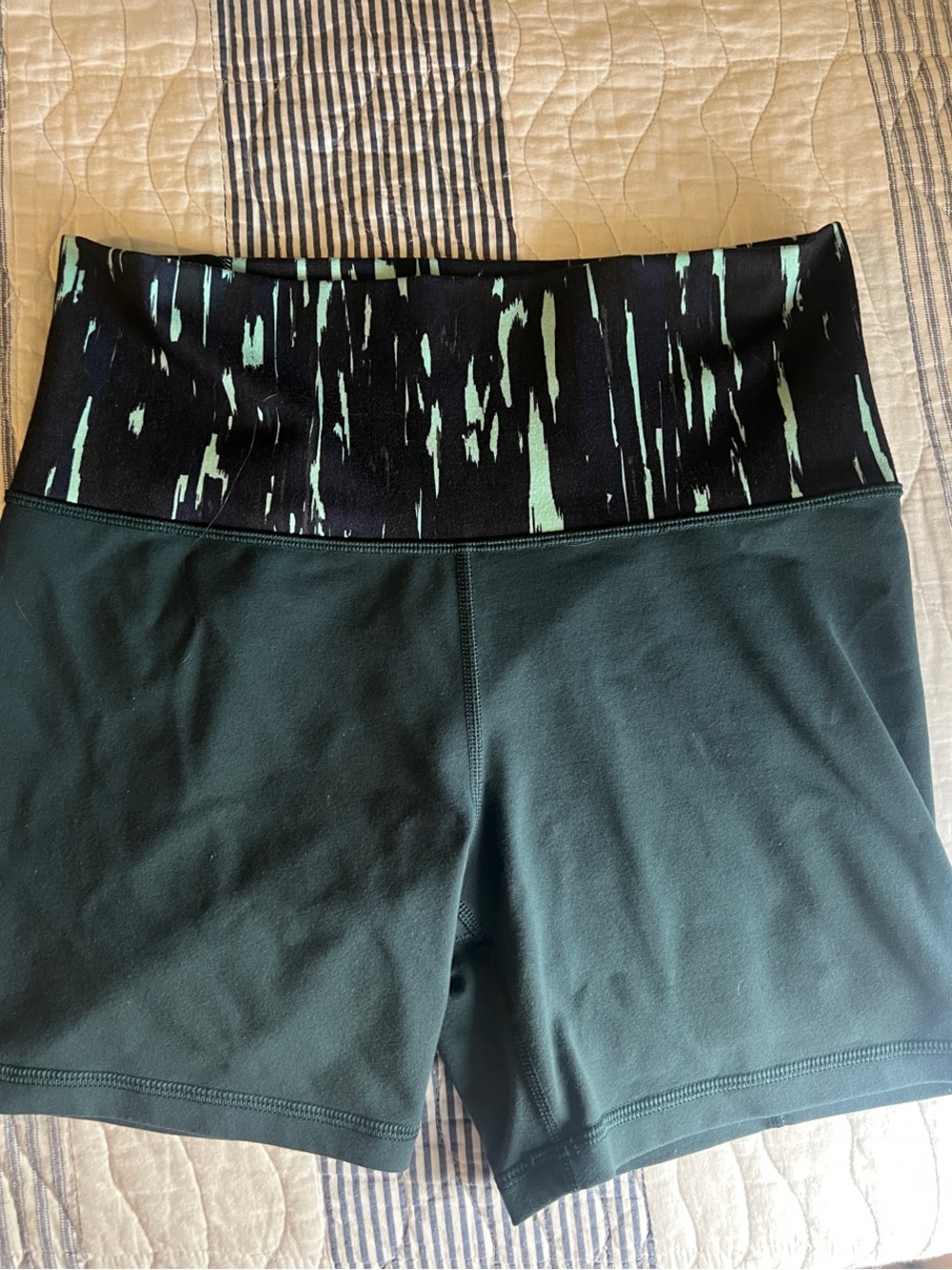 lululemon athletica deep green Groove Shorts Sz 8/Med